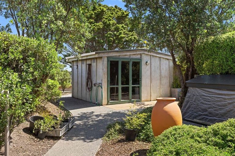 Photo of property in 70 Ngarewa Drive, Mahurangi West, Warkworth, 0983