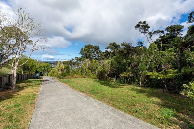 Photo of property in 5b Chatham Avenue, Paremoremo, Auckland, 0632