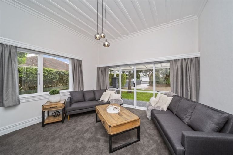 Photo of property in 36 Tawhiti Road, Hawera, 4610