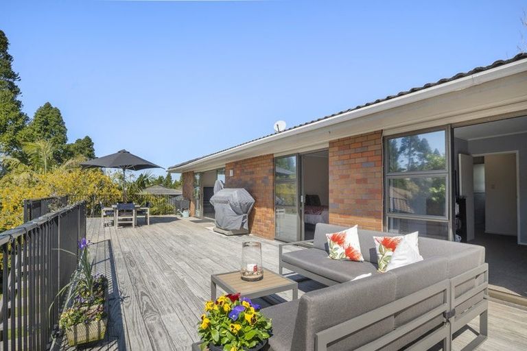 Photo of property in 4 Fitzpatrick Place, Chatswood, Auckland, 0626