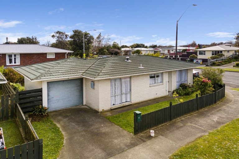 Photo of property in 2 Havelock Avenue, Highbury, Palmerston North, 4412
