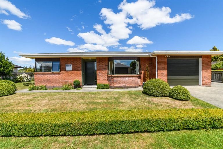 Photo of property in 12 Barnett Drive, Marton, 4710