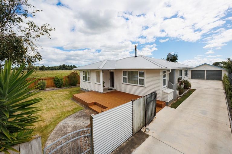 Photo of property in 42 Peters Avenue, Cloverlea, Palmerston North, 4412