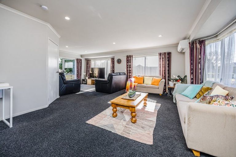 Photo of property in 13 Glenross Drive, Wattle Downs, Auckland, 2103