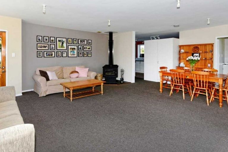 Photo of property in 16 Renfrew Street, Upper Riccarton, Christchurch, 8041