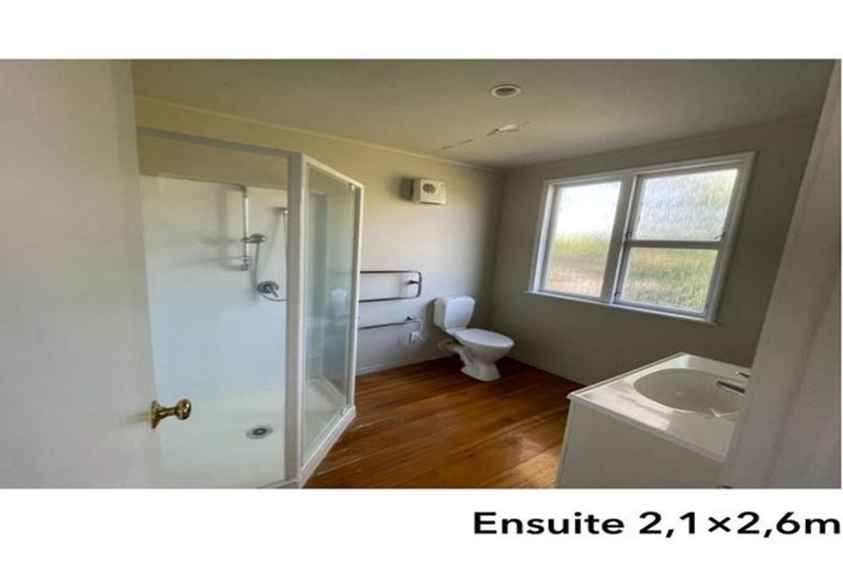 Photo of property in 47 Seaton Road, Murrays Bay, Auckland, 0630