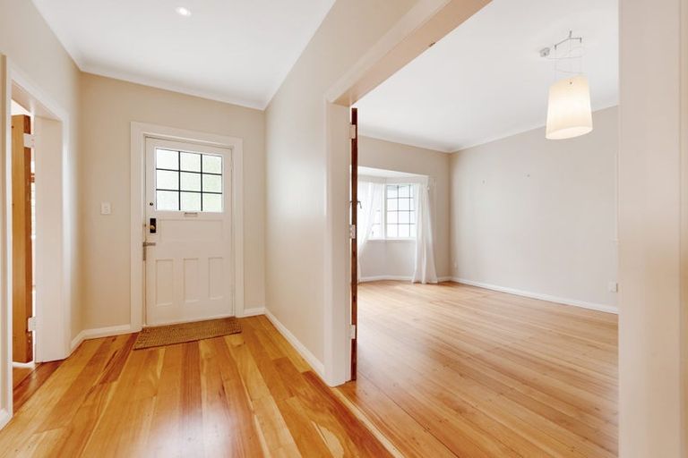 Photo of property in 16 Burnell Avenue, Thorndon, Wellington, 6011