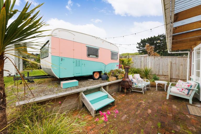 Photo of property in 16 Chrystal Street, Foxton Beach, Foxton, 4815