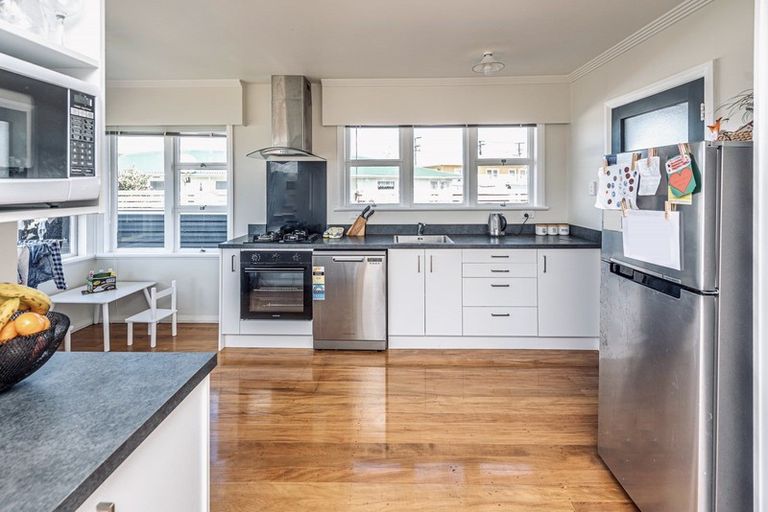 Photo of property in 6 Glenn Street, Castlecliff, Whanganui, 4501