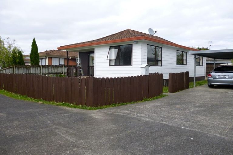 Photo of property in 2/30 Karepo Crescent, Ranui, Auckland, 0612