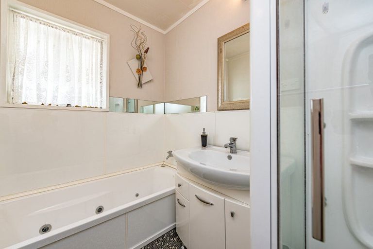 Photo of property in 102 Hinau Street, Castlecliff, Whanganui, 4501