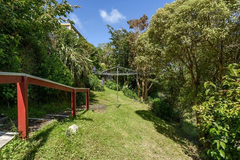 Photo of property in 42 Versailles Street, Karori, Wellington, 6012