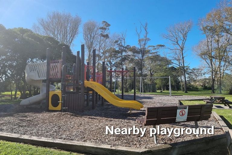 Photo of property in 2 Rere Place, Parakai, 0830