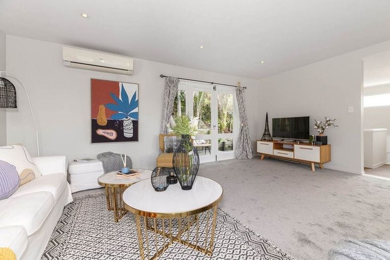Photo of property in 6 Anchor Place, Beach Haven, Auckland, 0626