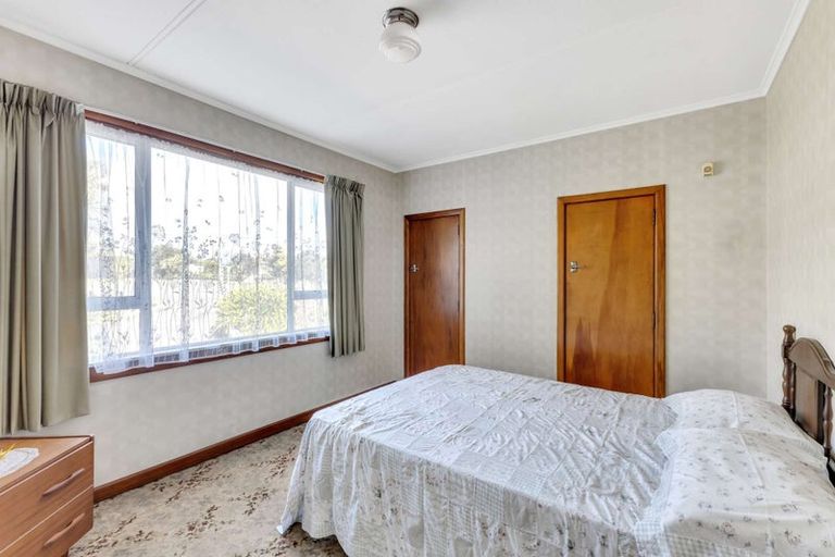 Photo of property in 27 South Road, Moturoa, New Plymouth, 4310