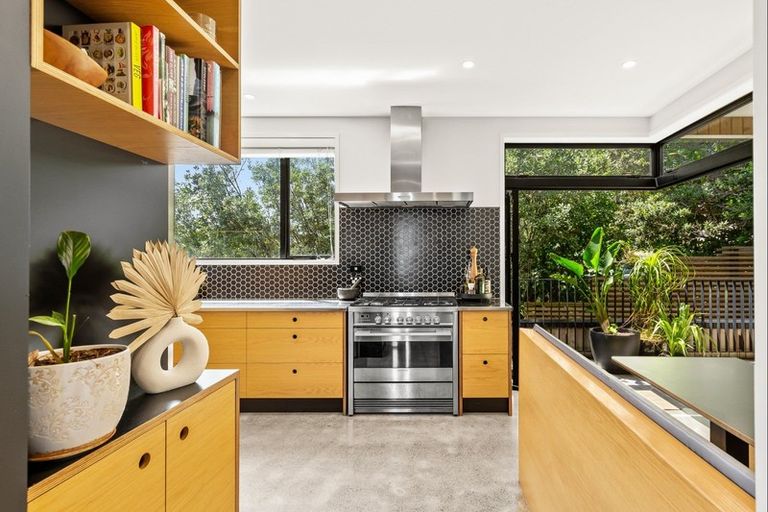 Photo of property in 11 Edwin Mitchelson Road, Muriwai, Waimauku, 0881