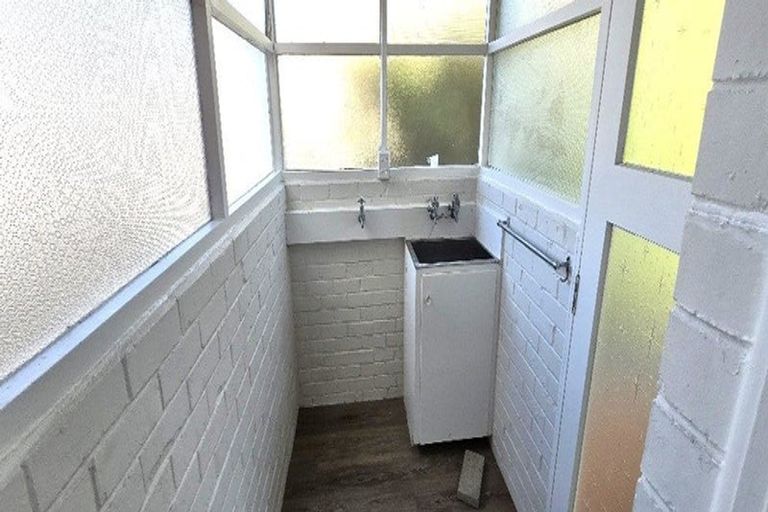 Photo of property in 1/24 Knights Road, Rothesay Bay, Auckland, 0630