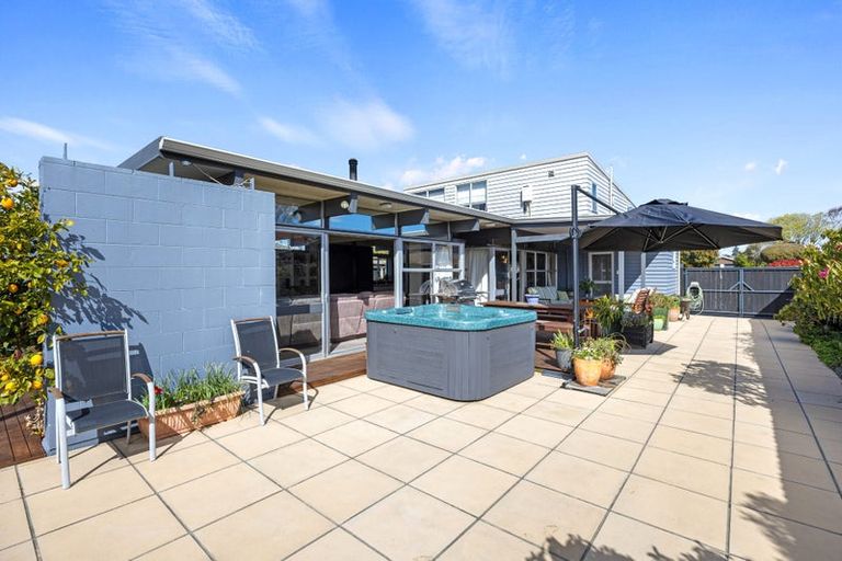 Photo of property in 48 Harrowdale Drive, Avonhead, Christchurch, 8042