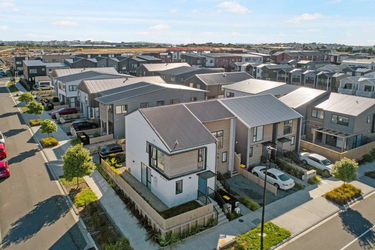 Photo of property in 2 Awamarino Way, Westgate, Auckland, 0614
