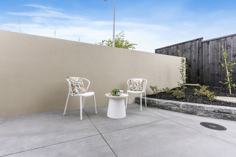 Photo of property in 1 The Crest, Sunnyhills, 2010