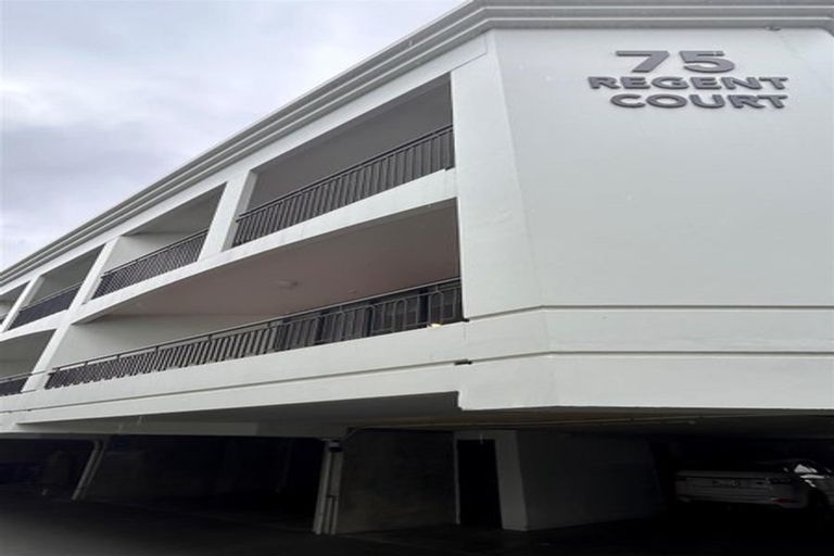 Photo of property in Regent Courts, 2/75 Gloucester Street, Christchurch Central, Christchurch, 8013