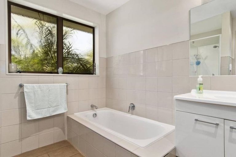 Photo of property in 52 Links View Drive, Omokoroa, 3114