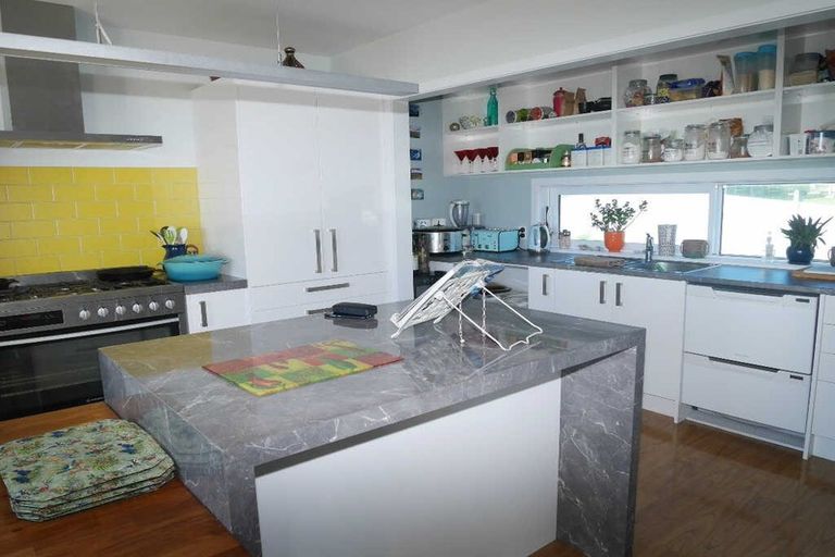 Photo of property in 156 Field Way, Waikanae Beach, Waikanae, 5036