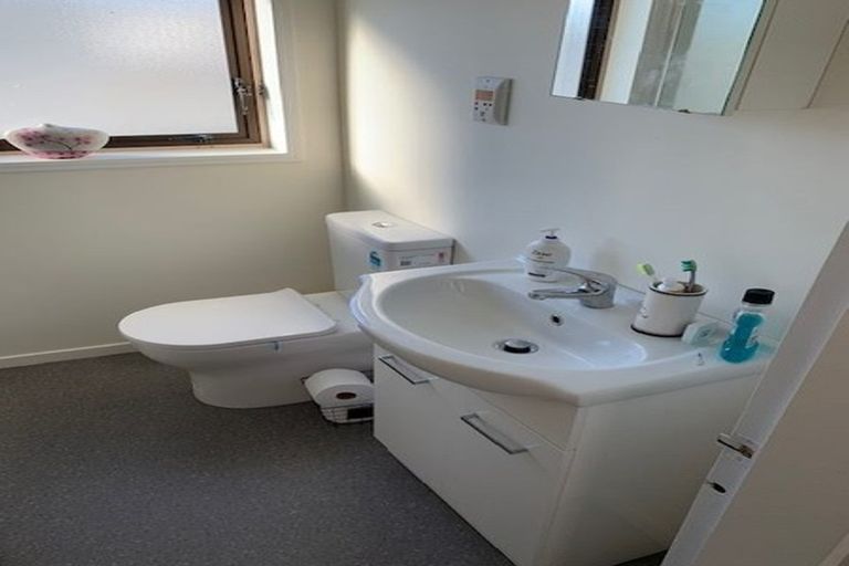 Photo of property in 3/49 Apu Crescent, Lyall Bay, Wellington, 6022