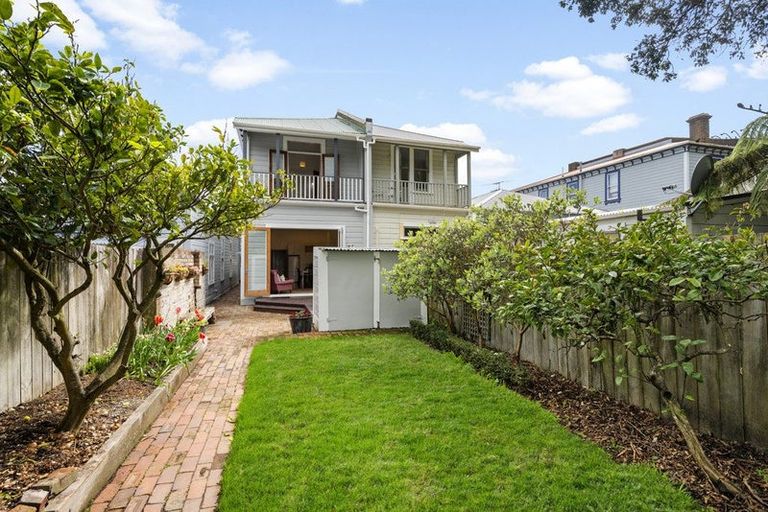 Photo of property in 30 Roy Street, Newtown, Wellington, 6021