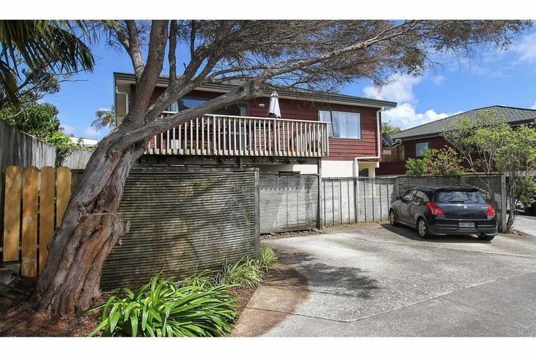 Photo of property in 4/5 Anne Road, Hillcrest, Auckland, 0627