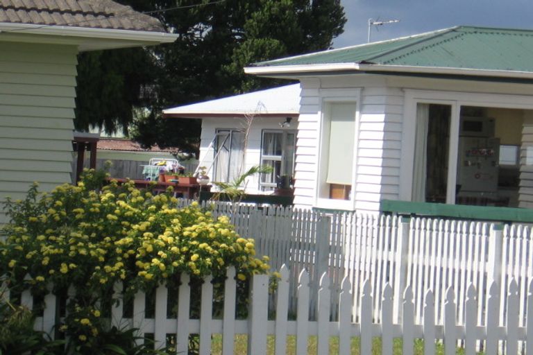 Photo of property in 1/75 Archibald Road, Kelston, Auckland, 0602