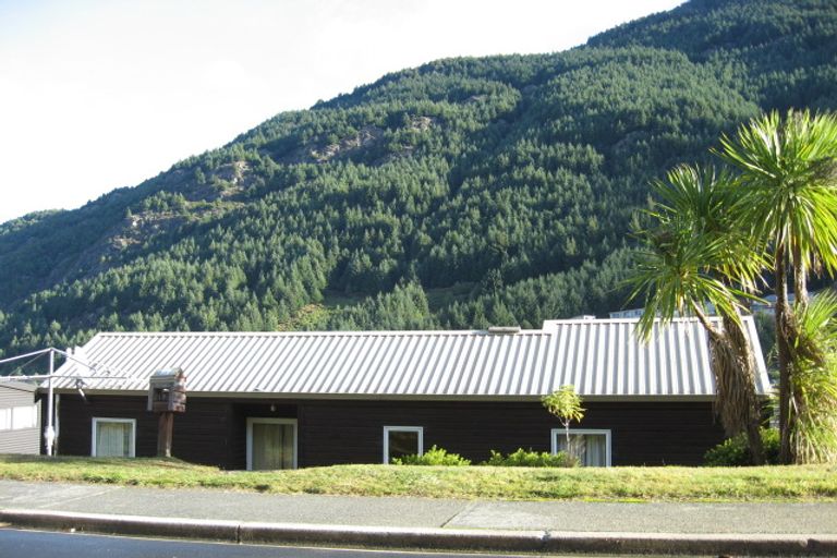 Photo of property in 12 Mackinnon Terrace, Sunshine Bay, Queenstown, 9300