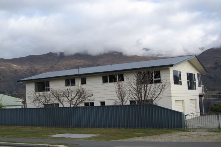 Photo of property in 14 Beacon Point Road, Wanaka, 9305