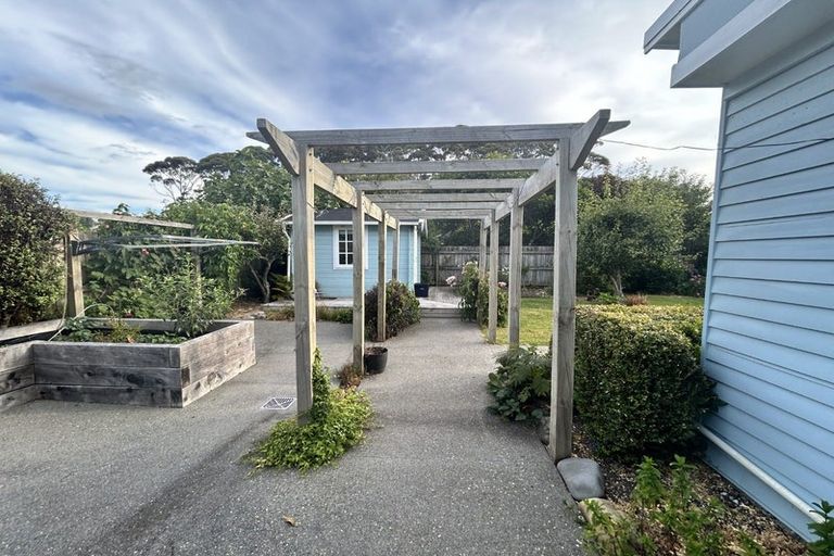 Photo of property in 10 Puriri Road, Waikanae, 5036