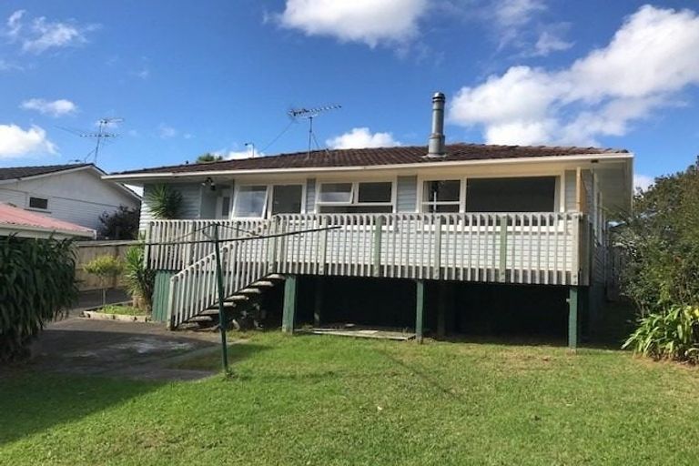 Photo of property in 10 Barnfield Place, Glendene, Auckland, 0602