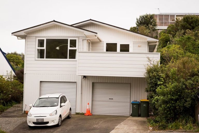 Photo of property in 15 Gloaming Hill, Titahi Bay, Porirua, 5022