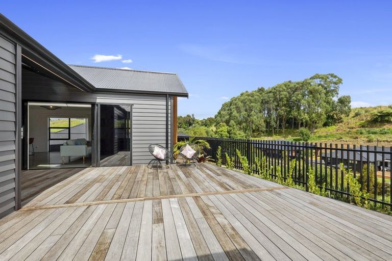 Photo of property in 54 Fernbrook Drive, Hurworth, New Plymouth, 4310