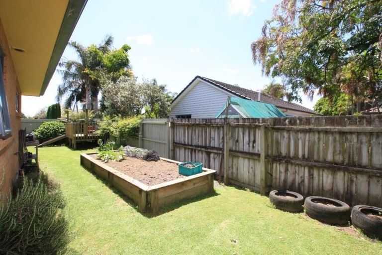 Photo of property in 24 Glencalder Place, Wattle Downs, Auckland, 2103