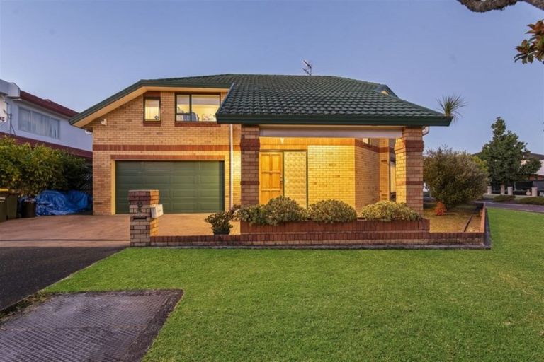 Photo of property in 8 Vinograd Drive, Te Atatu Peninsula, Auckland, 0610