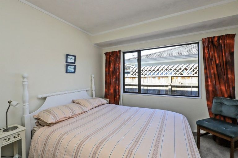 Photo of property in 21 Hyatt Grove, Greenmeadows, Napier, 4112