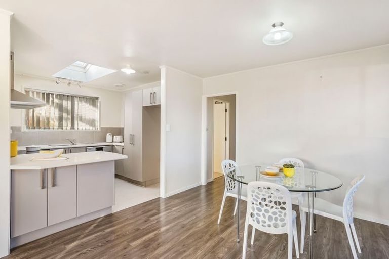 Photo of property in 11 Gibbons Road, Weymouth, Auckland, 2103