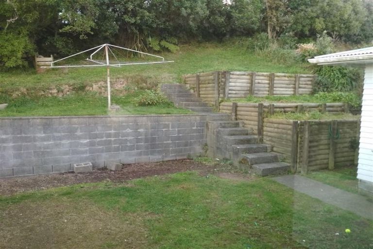 Photo of property in 55 Batchelor Street, Newlands, Wellington, 6037