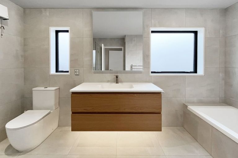 Photo of property in 2/87 Merrin Street, Avonhead, Christchurch, 8042