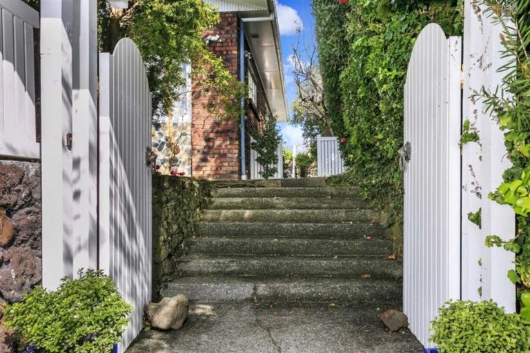 Photo of property in 35 Northumberland Avenue, Belmont, Auckland, 0622