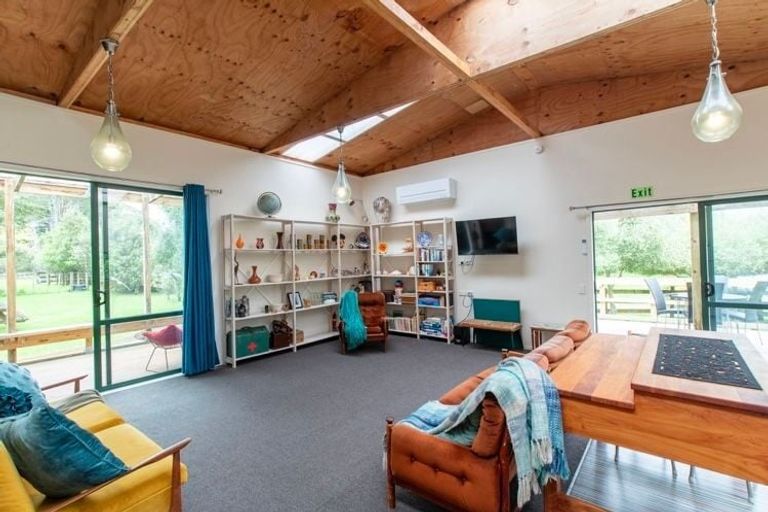 Photo of property in 301 Riverhead Road, Riverhead, Kumeu, 0892