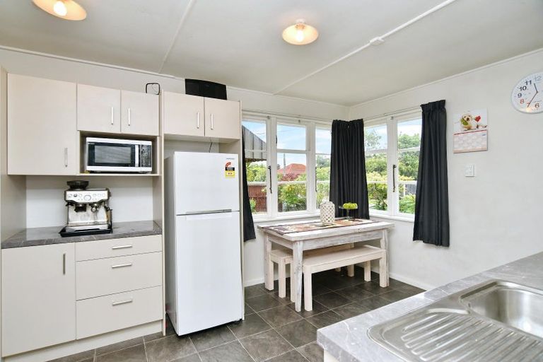 Photo of property in 23 Rowcliffe Crescent, Avonside, Christchurch, 8061