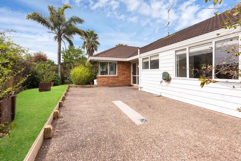 Photo of property in 70 Tington Avenue, Wattle Downs, Auckland, 2103