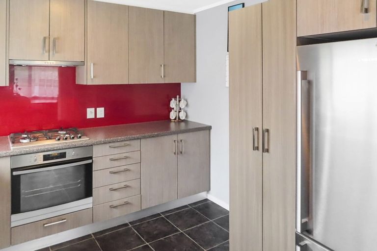 Photo of property in 2/3 Opurere Grove, Tirohanga, Lower Hutt, 5010