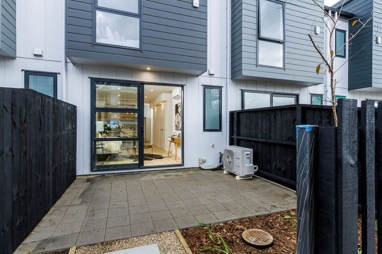 Photo of property in 5 Papa Takaro Lane, Flat Bush, Auckland, 2019