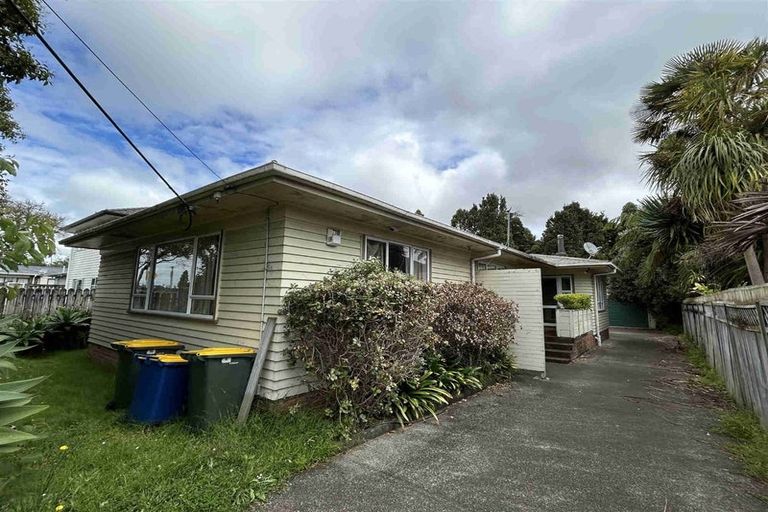 Photo of property in 58 Taikata Road, Te Atatu Peninsula, Auckland, 0610